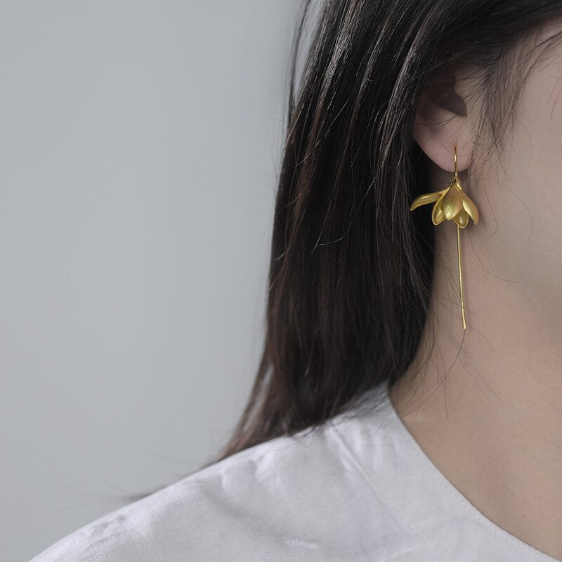 Frendorf | 18K Gold elegante Magnolienblüten Ohrringe mit Anhänger