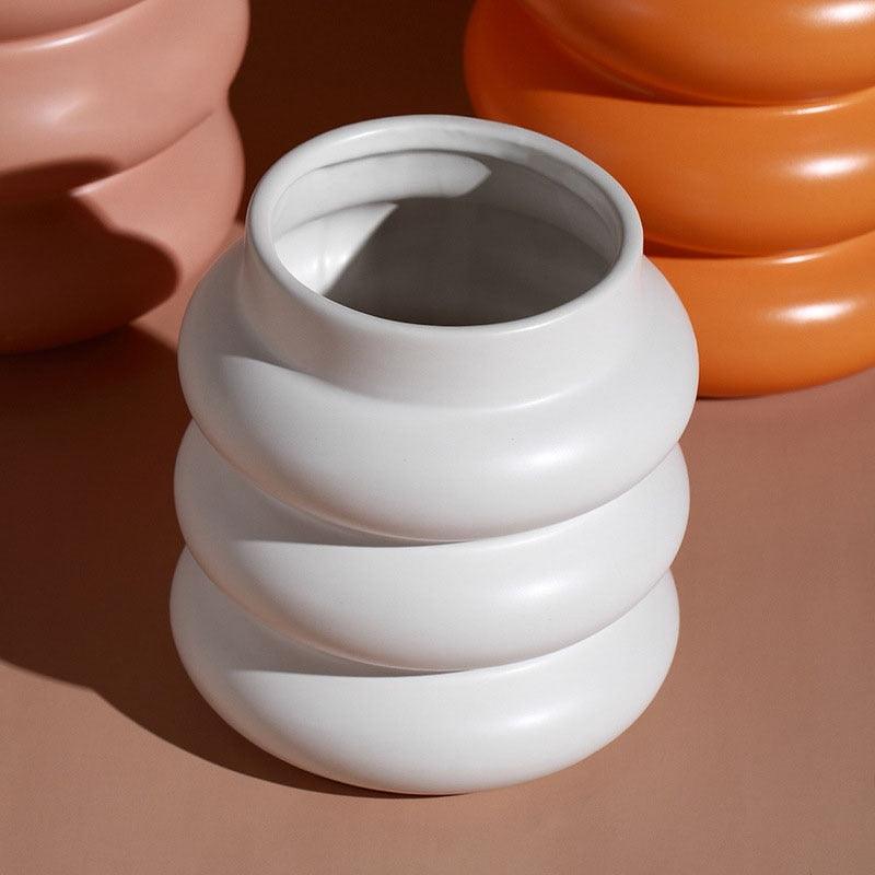 Frendorf | Vasello Chunky Keramikvase | Moderne Rollform | Dekorative Akzentvase in Weiß, Dunkelorange & Lachsrosa