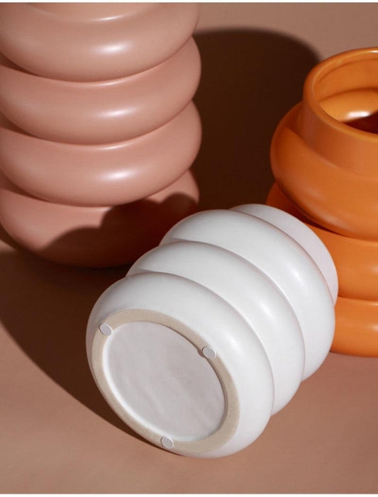Frendorf | Vasello Chunky Keramikvase | Moderne Rollform | Dekorative Akzentvase in Weiß, Dunkelorange & Lachsrosa