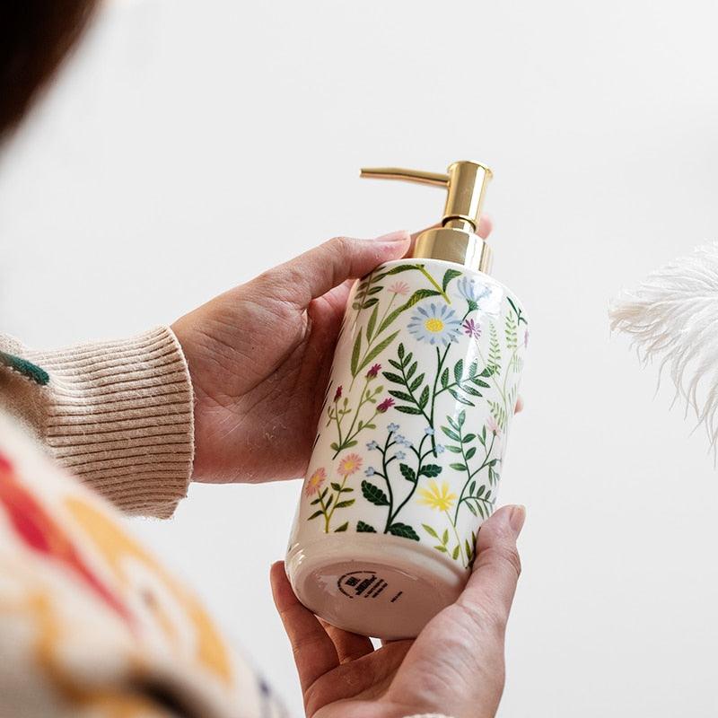 Seifenspender aus Keramik mit Blumenmotiv