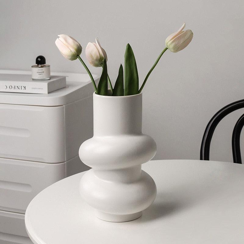 Frendorf | Vasaro Tanz Ring Keramik Vasen | Modernes Design | Dekoration für Wohnzimmer & Büro | In Silber & Weiß