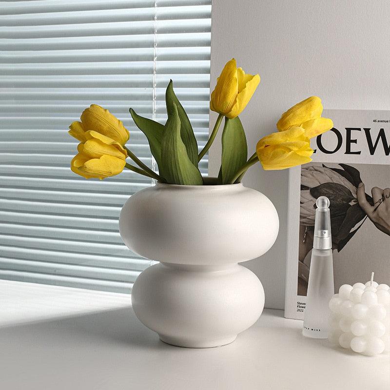 Frendorf | Vasaro Tanz Ring Keramik Vasen | Modernes Design | Dekoration für Wohnzimmer & Büro | In Silber & Weiß