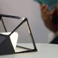 Frendorf | LumiPyramid Touch LED Lampe | Dimmbare Beleuchtung | Stilvolle Diamant-Optik | Perfekt für Zuhause & Büro