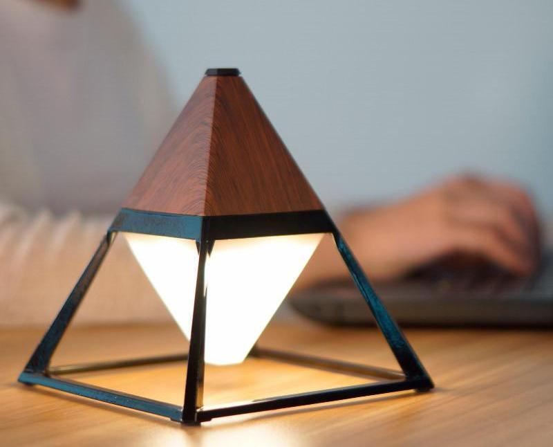 Frendorf | LumiPyramid Touch LED Lampe | Dimmbare Beleuchtung | Stilvolle Diamant-Optik | Perfekt für Zuhause & Büro