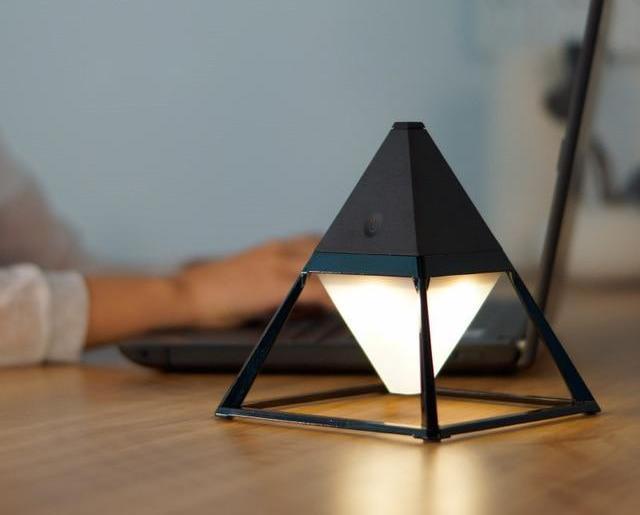 Frendorf | LumiPyramid Touch LED Lampe | Dimmbare Beleuchtung | Stilvolle Diamant-Optik | Perfekt für Zuhause & Büro