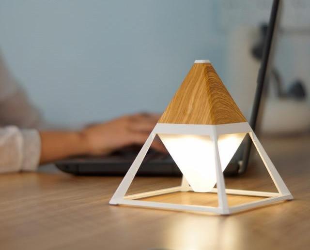 Frendorf | LumiPyramid Touch LED Lampe | Dimmbare Beleuchtung | Stilvolle Diamant-Optik | Perfekt für Zuhause & Büro