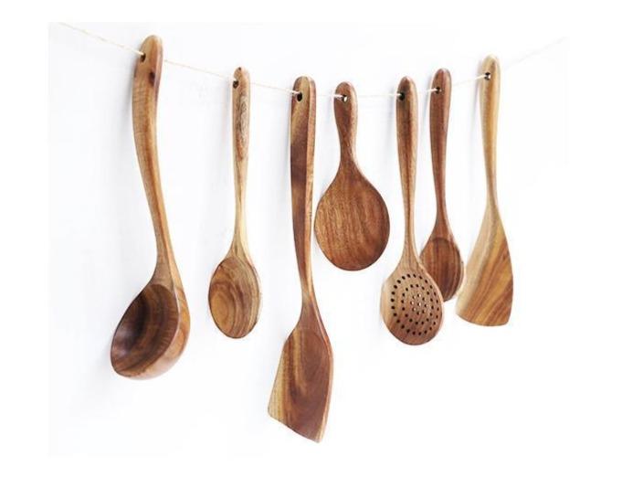 7-teiliges Utensilienset aus Teakholz