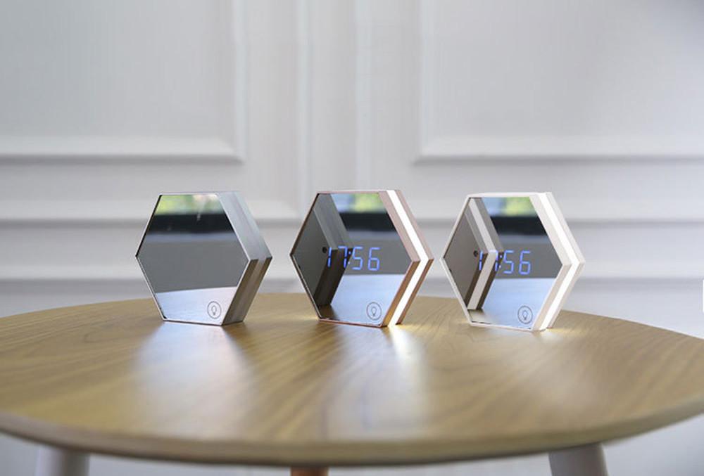Frendorf | ChronoEase Multifunktionaler Wecker | Digitaluhr mit Temperaturanzeige & Beleuchtung | Stilvolle Tischuhr in Silber