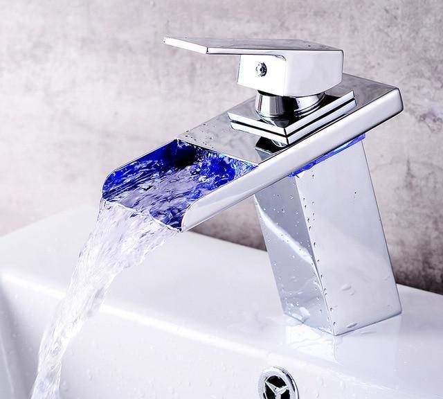 Frendorf | AquaNova LED Wasserhahn | Farbwechsel nach Wassertemperatur | Modernes Design | Langlebig & Sicher