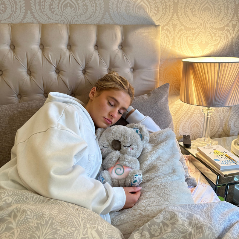Frendorf | Beruhigendes Plüsch-Kuscheltier mit Atemrhythmus & Schlafklang – Snoozie