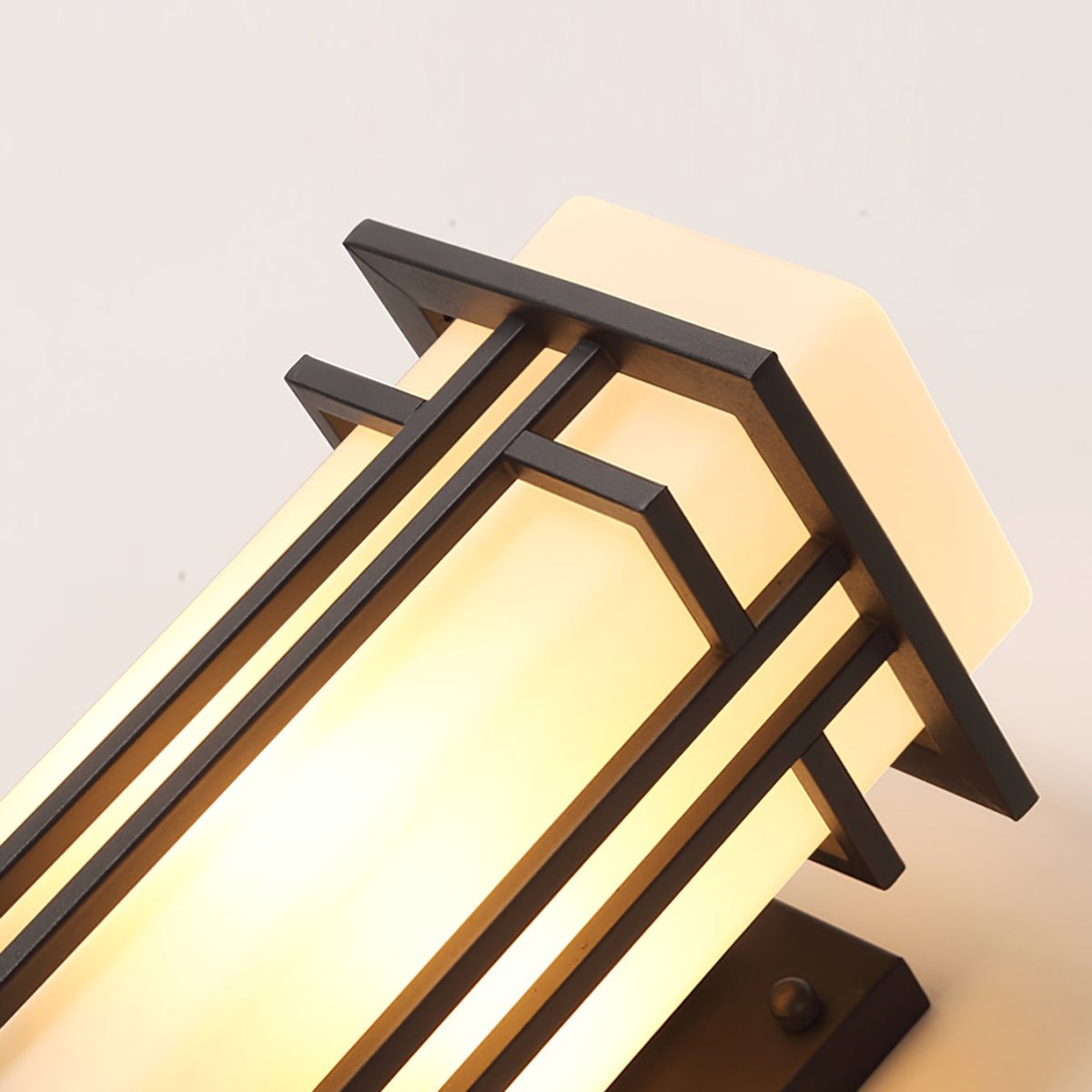 Frendorf | Beleuchten Sie Ihre Außenräume mit der Krajewski Eisen-Wandleuchte