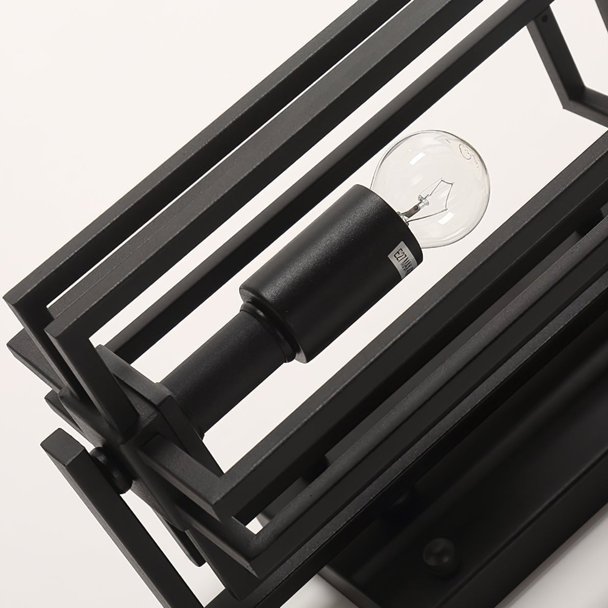 Frendorf | Beleuchten Sie Ihre Außenräume mit der Krajewski Eisen-Wandleuchte