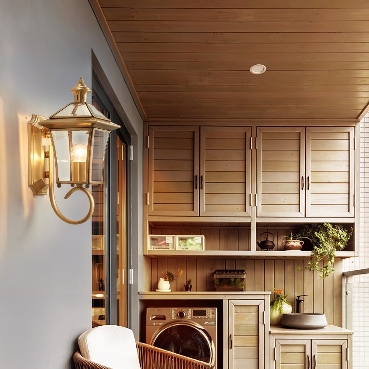 Frendorf | Beleuchten Sie Ihre Außenbereiche mit der Retro Monterey Außenwandlampe