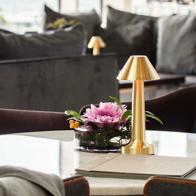 Moderne dimmbare Tischlampe