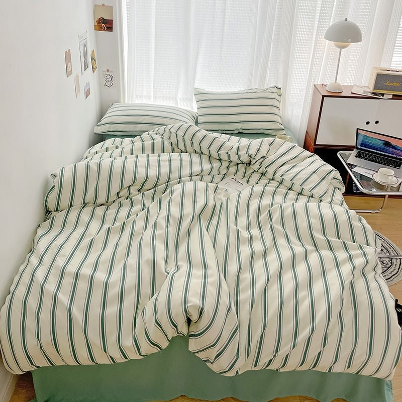 Minimalistische grüne gestreifte Salbeibettwäscheセット