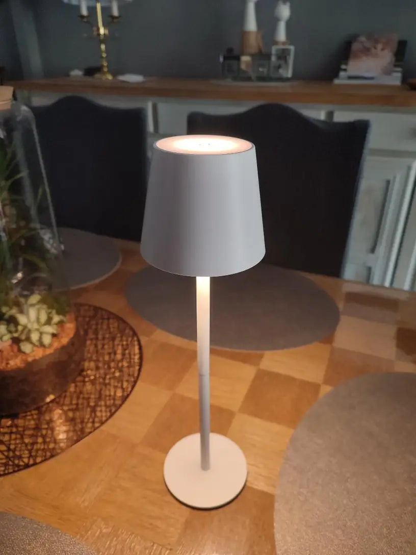 Frendorf LED Tischlampe – Kabellos, Touch-Bedienung & Dimmbares Licht