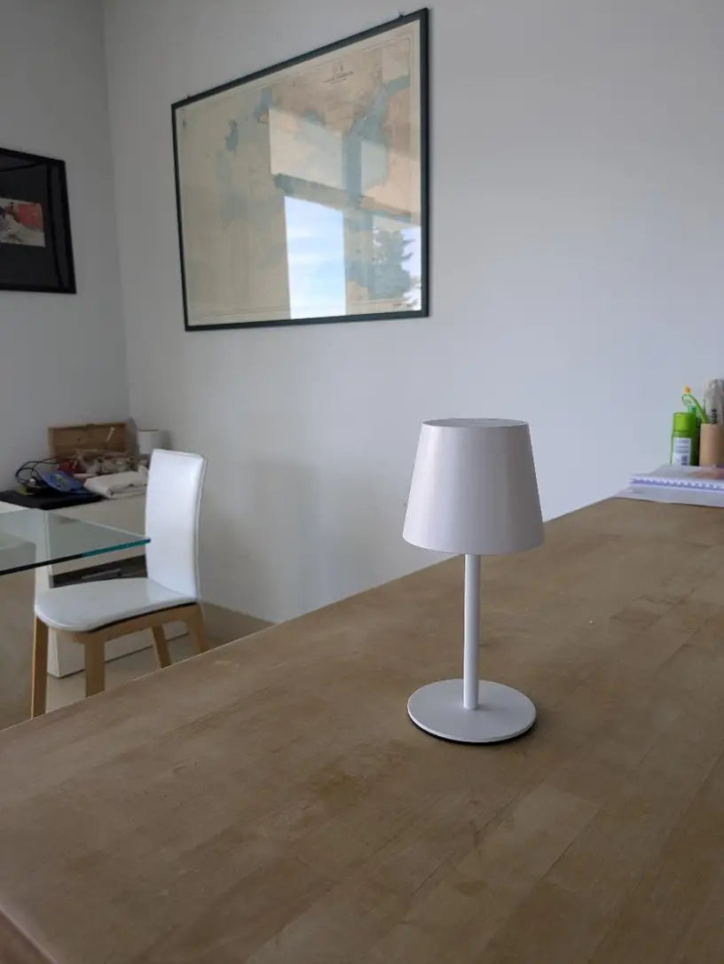 Frendorf LED Tischlampe – Kabellos, Touch-Bedienung & Dimmbares Licht