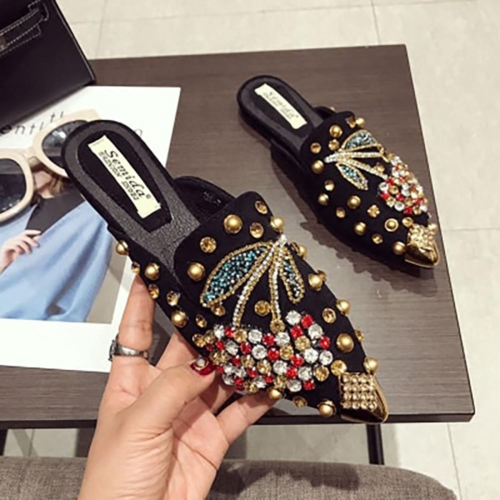 Frendorf | Luxuriöse flache Schuhe mit spitzer Spitze und Strasssteinen aus Kirschmetall