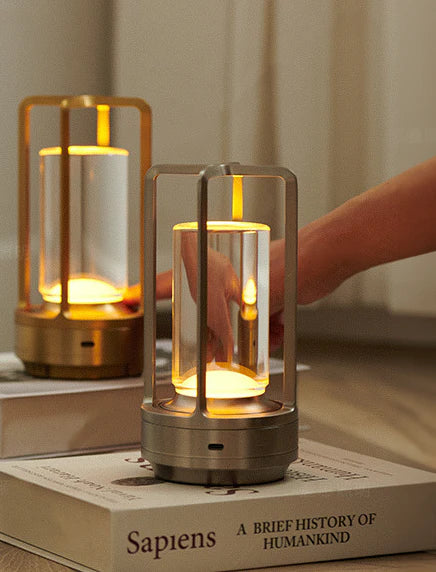 Frendorf | Warme LED kabellose Tischlampe – Batteriebetriebener nordischer Design - LED mit Touch-Steuerung, geeignet für Schlafzimmer, Zuhause, Außenbereich - Ideal Nachtlicht