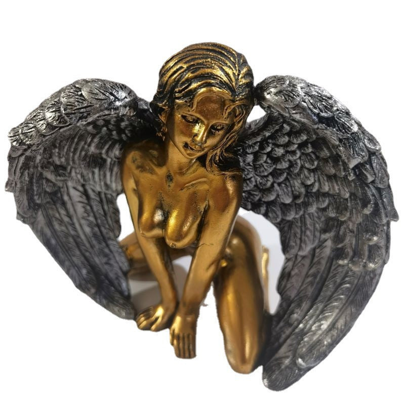 Frendorf | Art Angel Weiblich Frau Flügel Knien Umhang Hut