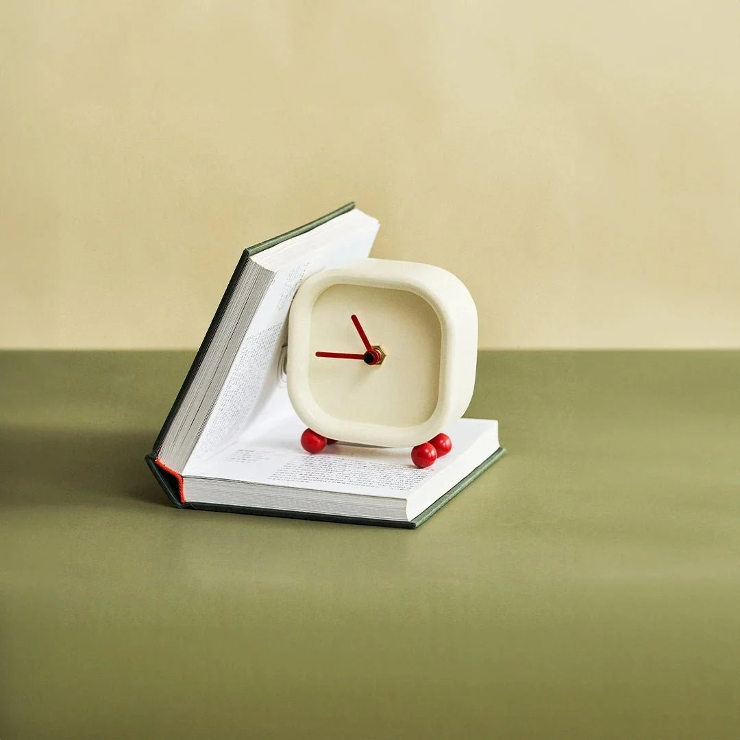 Kleine Minimalistische Creme Desktopuhr