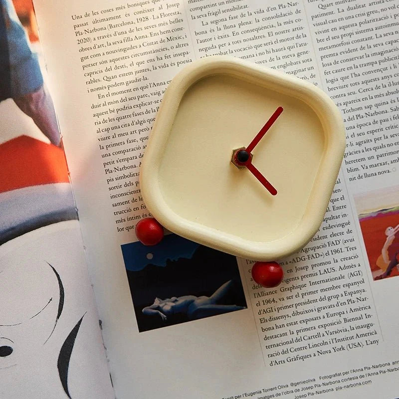 Kleine Minimalistische Creme Desktopuhr