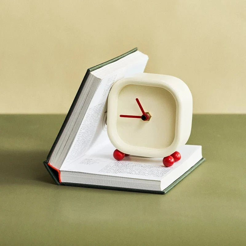 Kleine Minimalistische Creme Desktopuhr