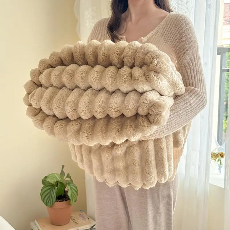 Frendorf | CosyLuxe – Kuscheldecke aus dickem Kaninchenplüsch & Milchsamt (inkl. 2 Kissenbezüge)