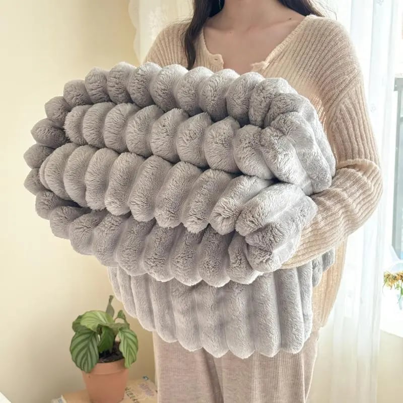 Frendorf | CosyLuxe – Kuscheldecke aus dickem Kaninchenplüsch & Milchsamt (inkl. 2 Kissenbezüge)