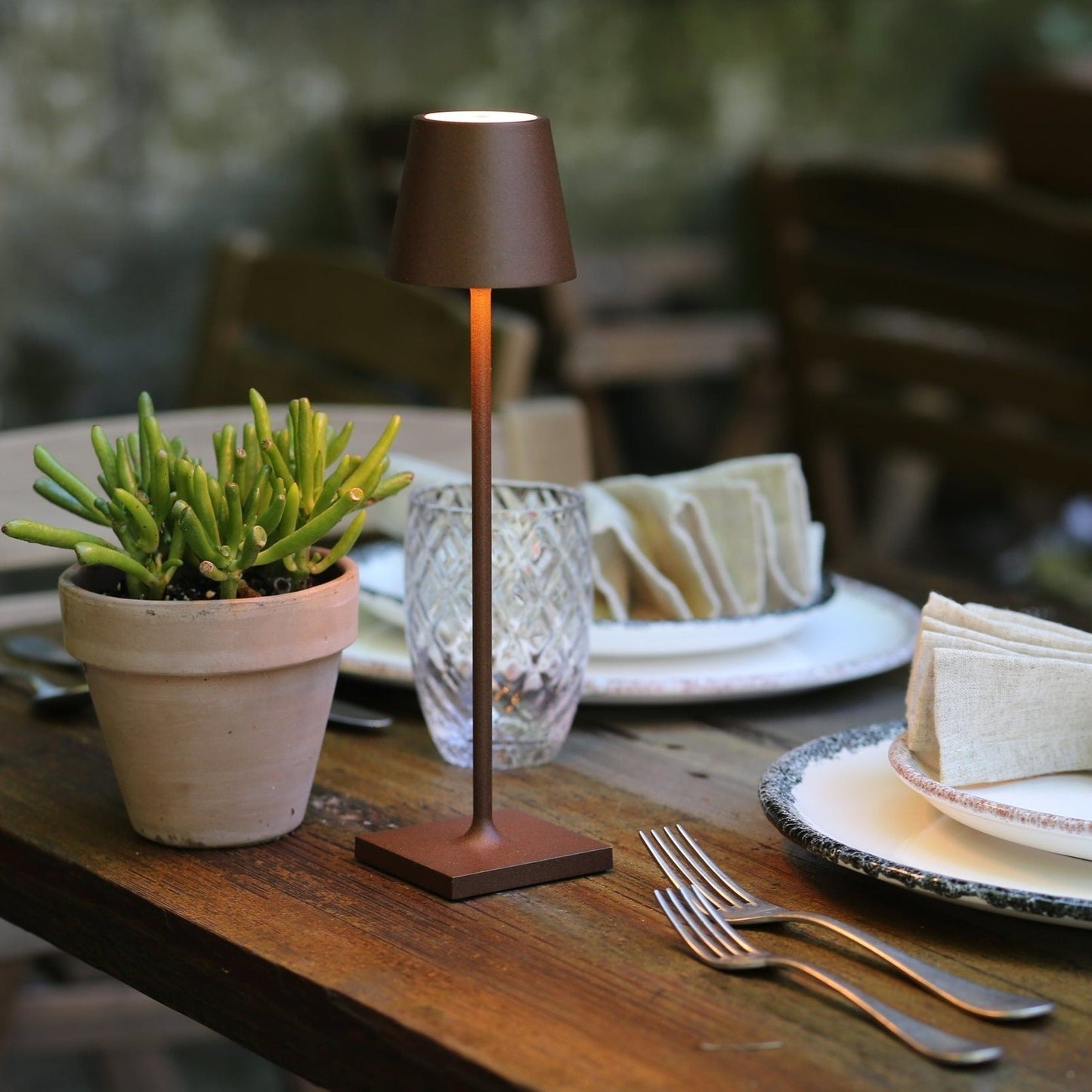 Frendorf | AuraLuxe | Dimmbare hohe Tischlampe