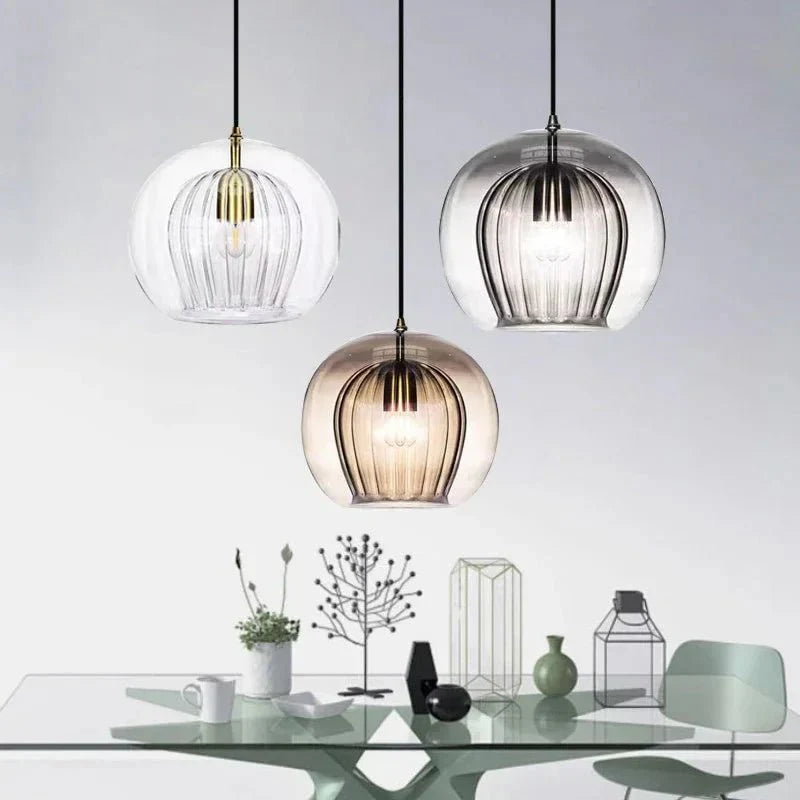 Frendorf | Licht der Liebe: Moderne Glaspendelleuchte für einen eleganten Touch