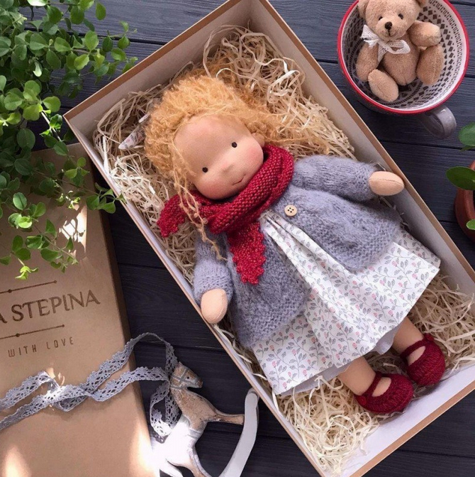 Frendorf | Süße handgemachte Waldorfpuppe