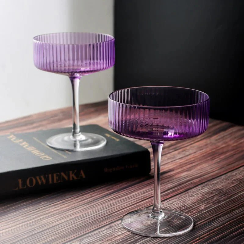Vertikale gerippte Muster lila Glas