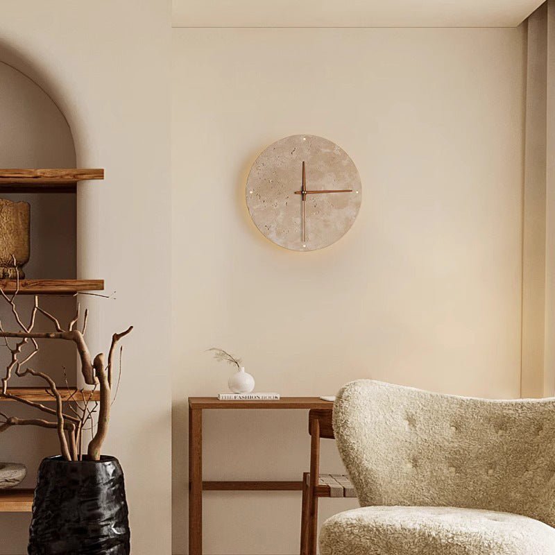 Frendorf | Erwecken Sie Ihren Raum mit der Wabi-sabi Wanduhr aus Travertin