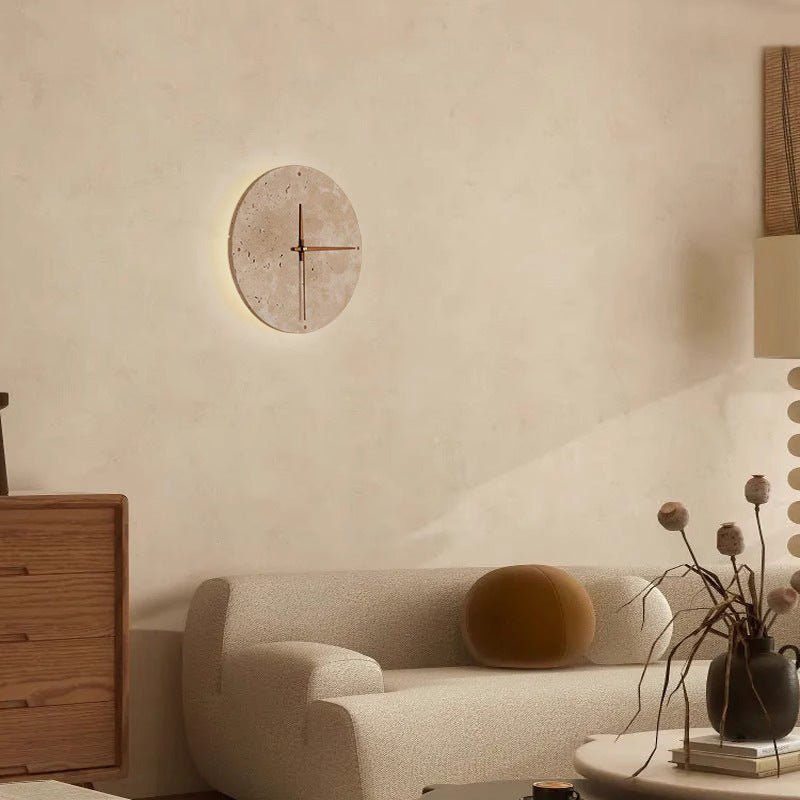 Frendorf | Erwecken Sie Ihren Raum mit der Wabi-sabi Wanduhr aus Travertin