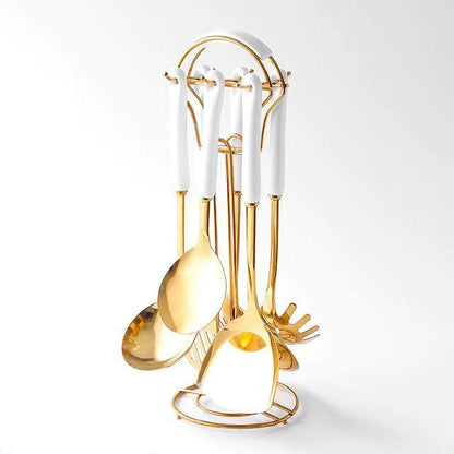 Goldene Küchenutensilien mit Ständer