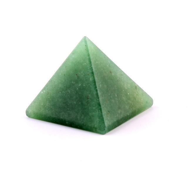 Kristallgemeißelter Pyramide