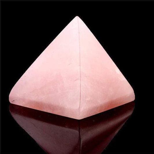 Kristallgemeißelter Pyramide