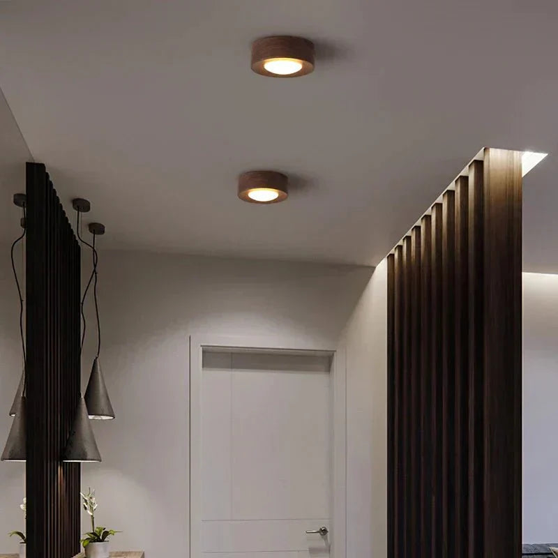 Frendorf | Bringen Sie die Wärme von Woodaura in Ihr Zuhause mit der Walnusslampe