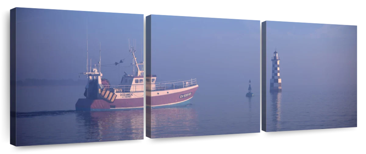 Frendorf | Misty Sunrise und Angelboot in Loctudy Wandkunst