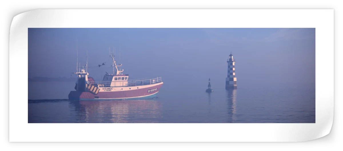 Frendorf | Misty Sunrise und Angelboot in Loctudy Wandkunst