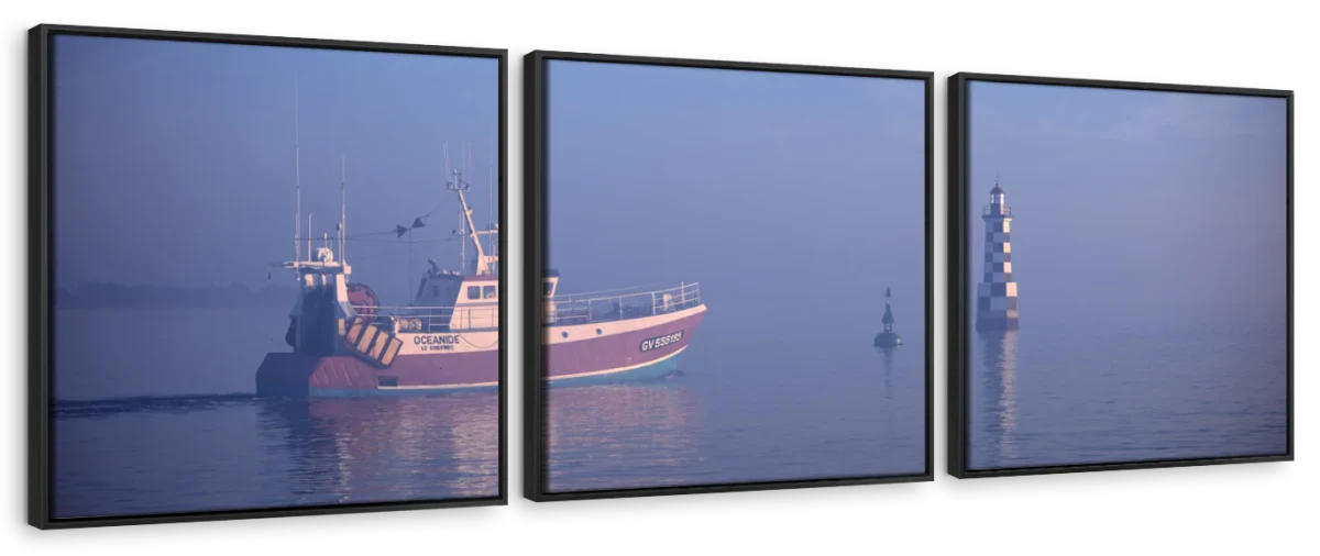 Frendorf | Misty Sunrise und Angelboot in Loctudy Wandkunst