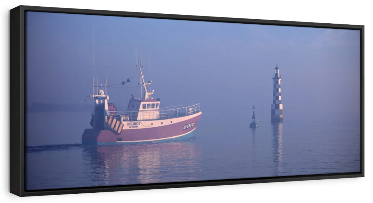 Frendorf | Misty Sunrise und Angelboot in Loctudy Wandkunst