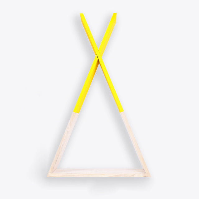 Nordische Tipi-Regale aus Holz