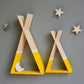 Nordische Tipi-Regale aus Holz