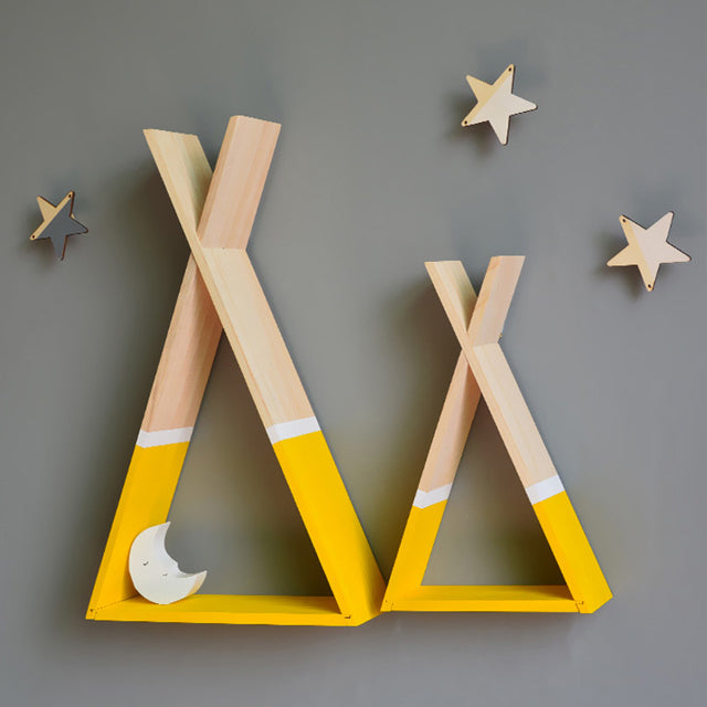 Nordische Tipi-Regale aus Holz