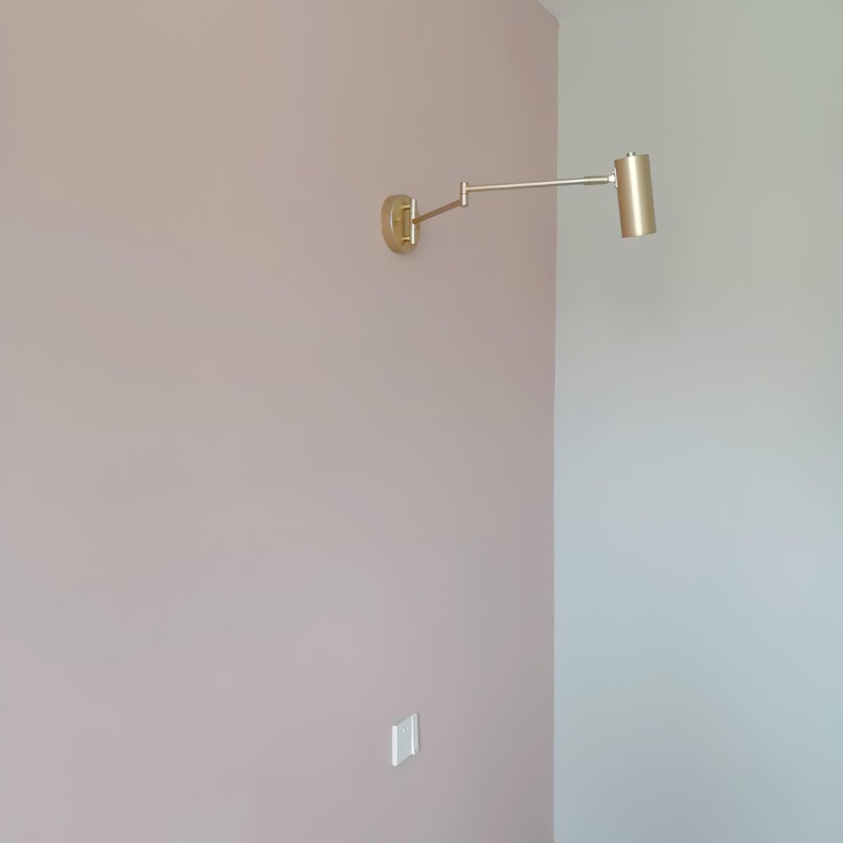 Frendorf | Elegante Eisen Wandlampe zur Beleuchtung und Dekoration Ihres Interieurs