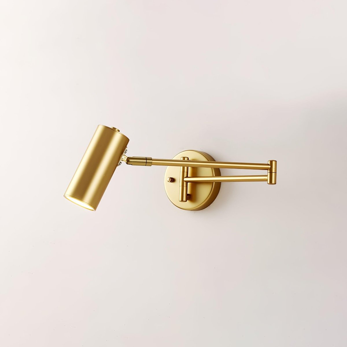 Frendorf | Elegante Eisen Wandlampe zur Beleuchtung und Dekoration Ihres Interieurs