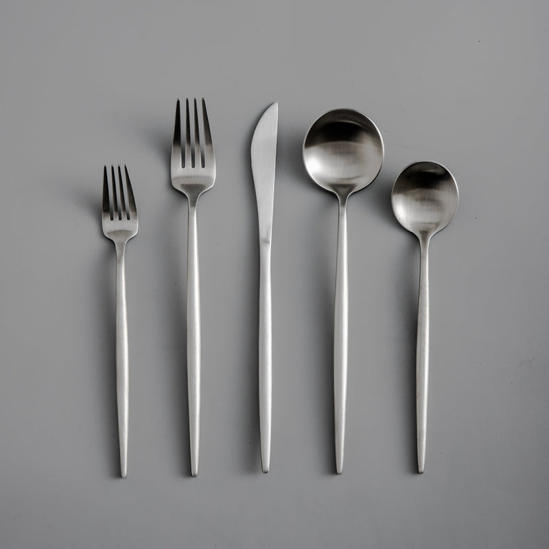 Besteck Gold Set für 8 Personen in mattem Design, auch in Roségold und Schwarz matt erhältlich
